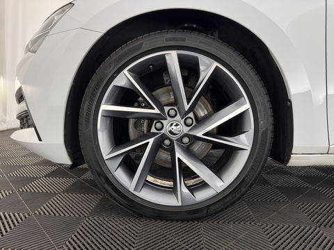Škoda Superb Combi 1.4 TSI iV Plug-In Sportline Business {SOH-93%} (INCL-BTW) Aut. *PANO | LEATHER-ALCANTARA | FULL-LED | DIGI-COCKPIT | CANTON-SOUND | AMBIENT-LIGHT | CAMERA | NAVI-FULLMAP | DAB+ | KEYLESS | HEATED-SPORTSEATS | PRIVACY-GLASS | ECC | 19"ALU*