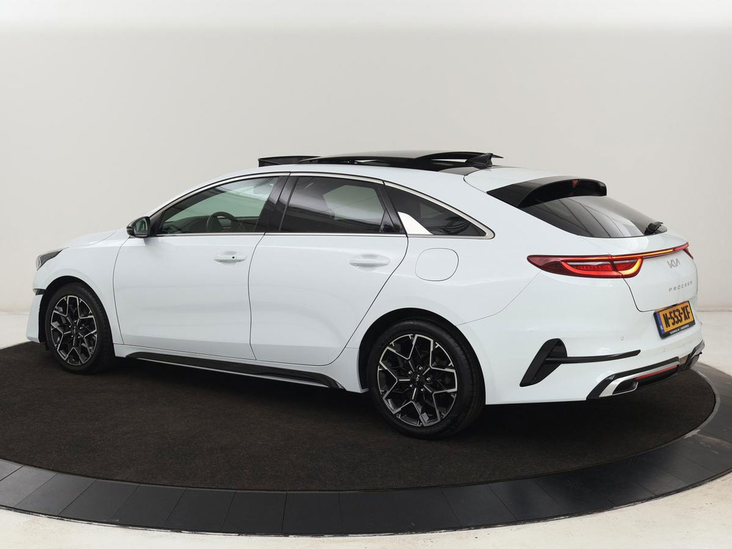 Kia ProCeed 1.0 T-GDi GT-Line | Panoramadak | Stoel & stuurverwarming | Carplay | Leder/Alcanatara | Full LED | Adaptive cruise | Navigatie | Keyless | Digital Cockpit
