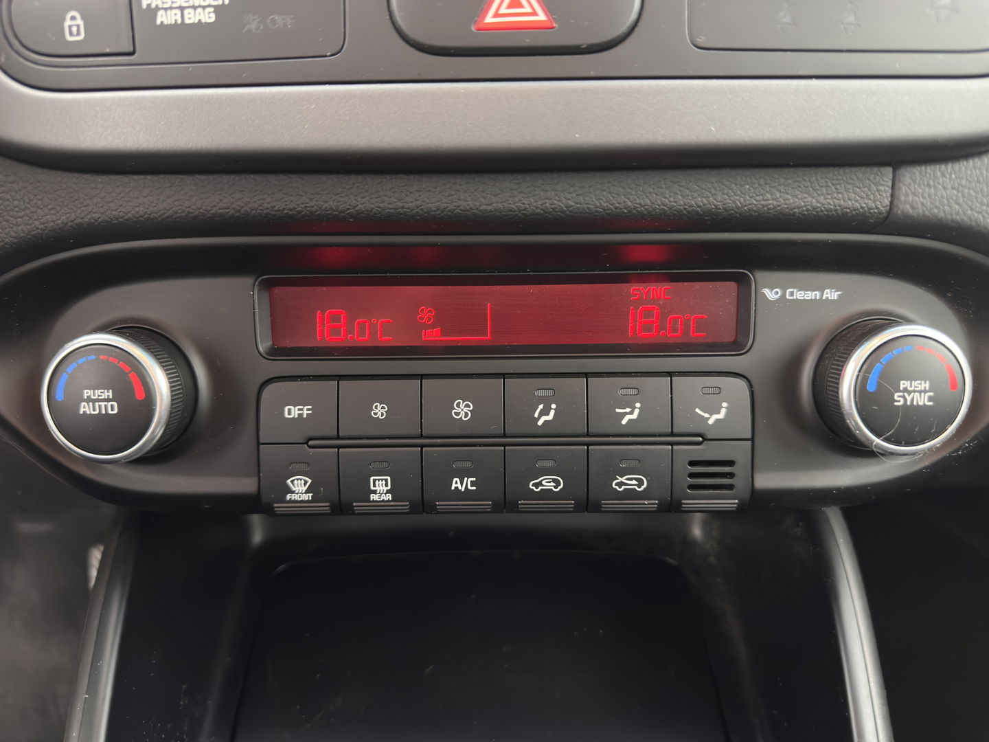 Kia Carens 1.6 GDi First Edition [ 7-Pers. ] *NAVI-FULLMAP | COMFORT-SEATS | CAMERA | ECC | PDC | CRUISE | 17''ALU*