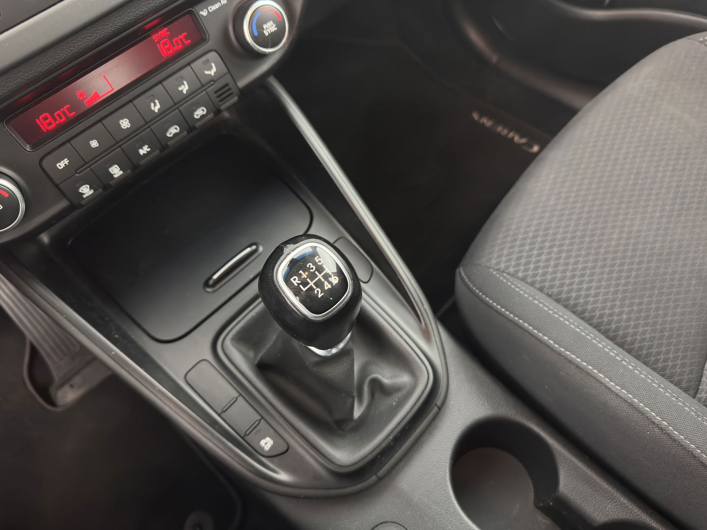 Kia Carens 1.6 GDi First Edition [ 7-Pers. ] *NAVI-FULLMAP | COMFORT-SEATS | CAMERA | ECC | PDC | CRUISE | 17''ALU*