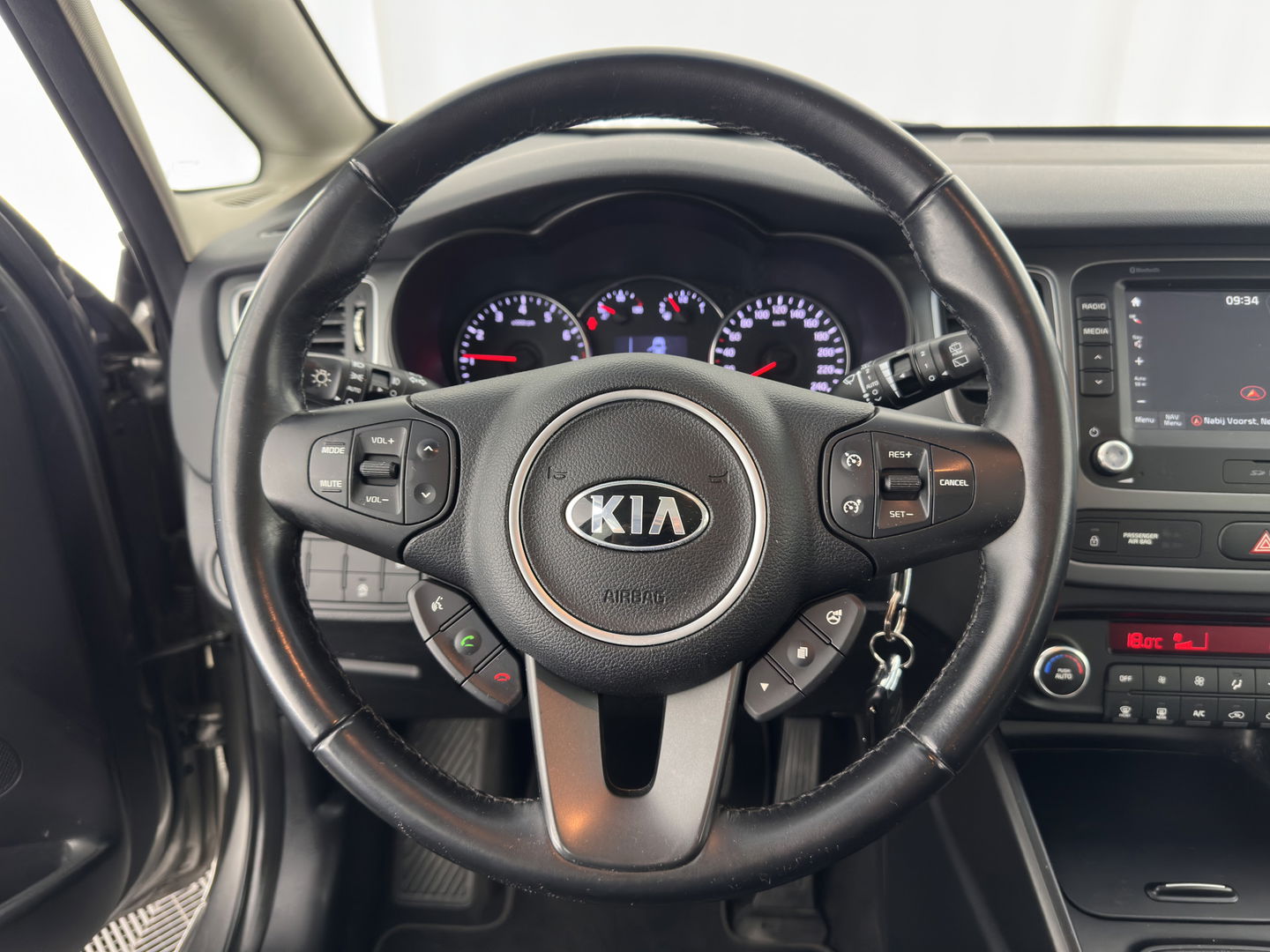 Kia Carens 1.6 GDi First Edition [ 7-Pers. ] *NAVI-FULLMAP | COMFORT-SEATS | CAMERA | ECC | PDC | CRUISE | 17''ALU*