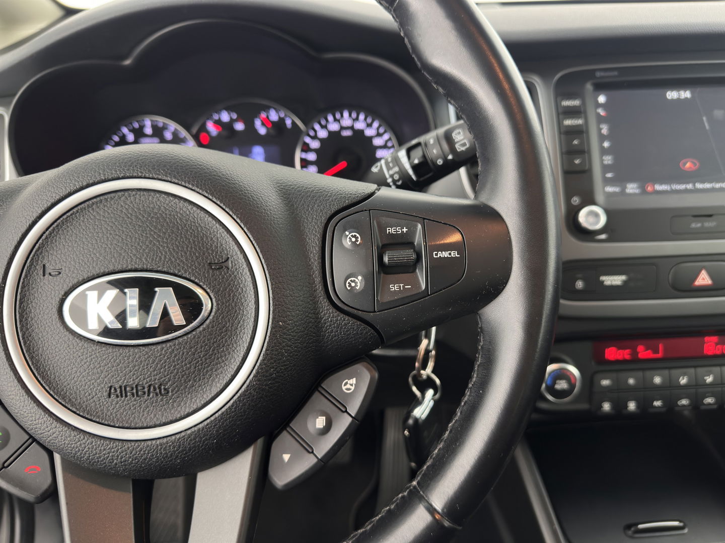 Kia Carens 1.6 GDi First Edition [ 7-Pers. ] *NAVI-FULLMAP | COMFORT-SEATS | CAMERA | ECC | PDC | CRUISE | 17''ALU*