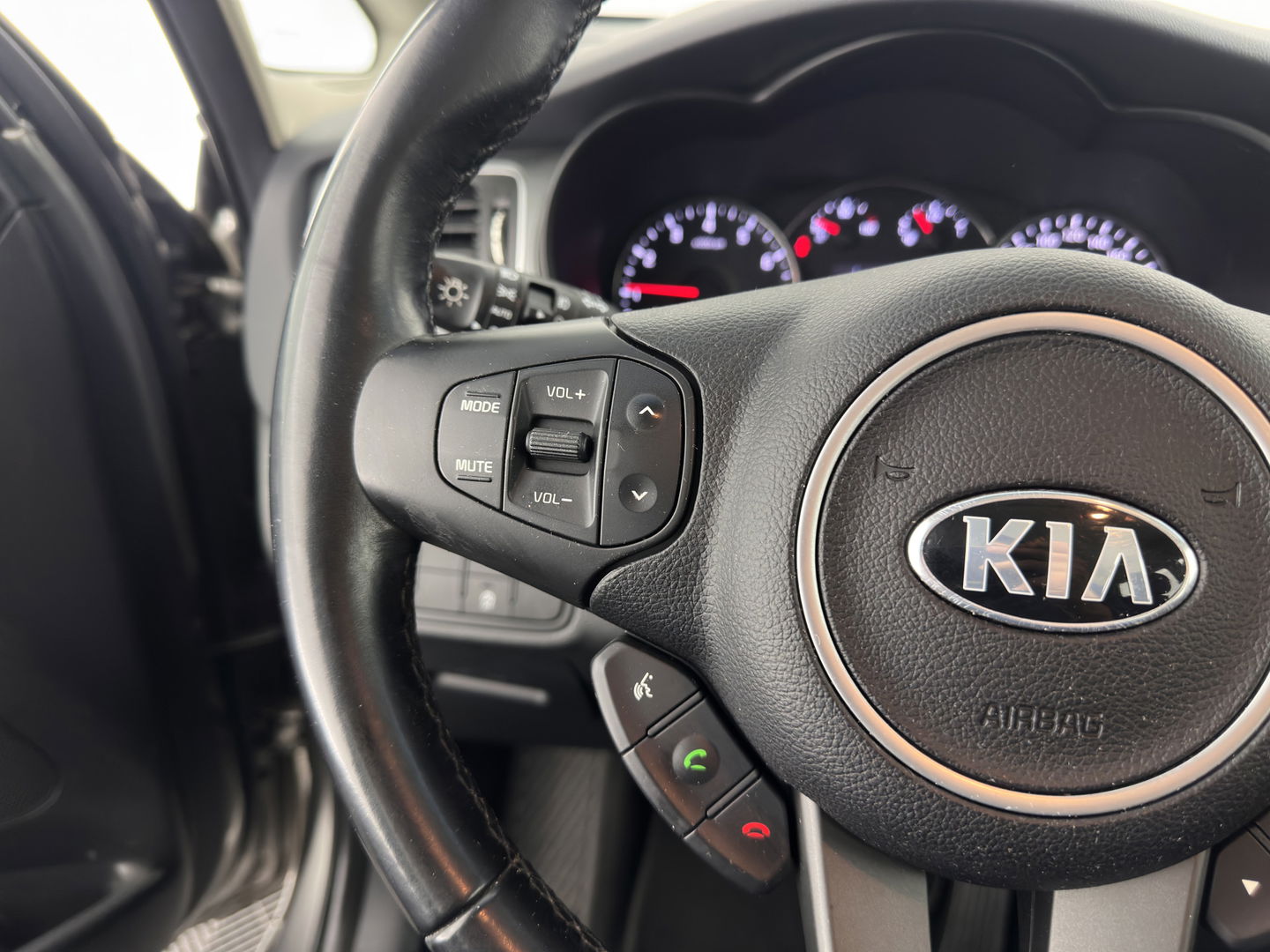 Kia Carens 1.6 GDi First Edition [ 7-Pers. ] *NAVI-FULLMAP | COMFORT-SEATS | CAMERA | ECC | PDC | CRUISE | 17''ALU*