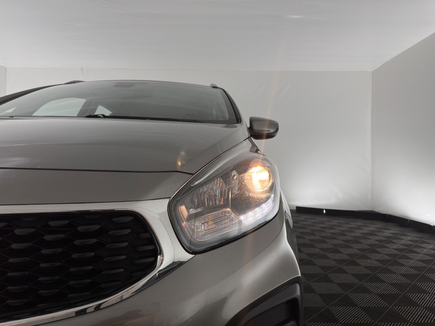 Kia Carens 1.6 GDi First Edition [ 7-Pers. ] *NAVI-FULLMAP | COMFORT-SEATS | CAMERA | ECC | PDC | CRUISE | 17''ALU*