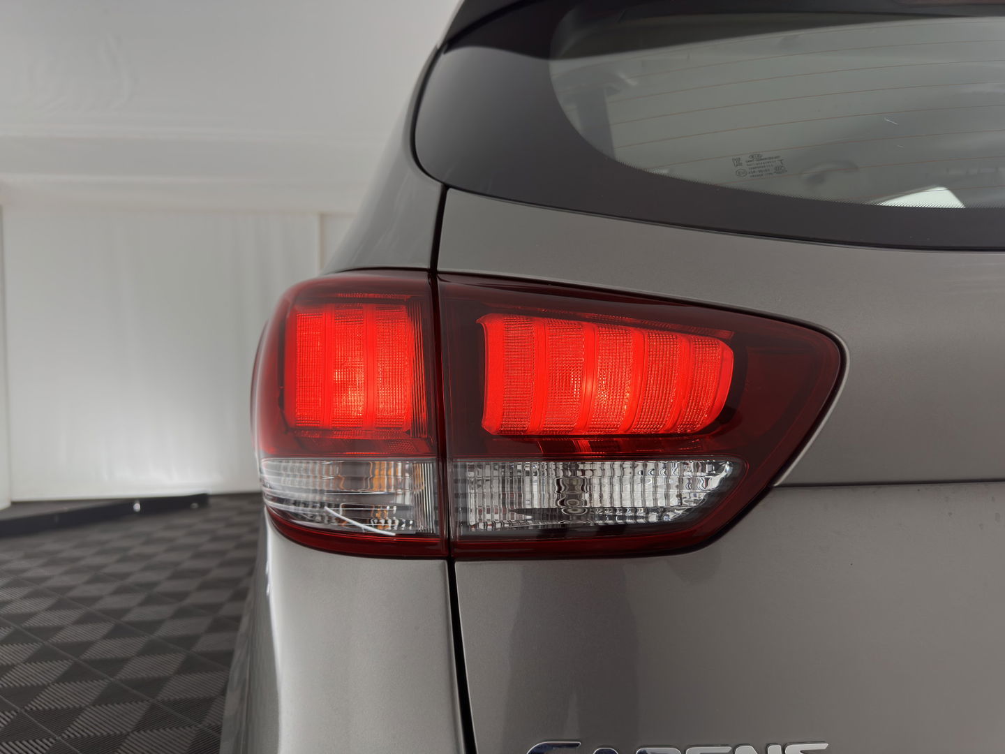 Kia Carens 1.6 GDi First Edition [ 7-Pers. ] *NAVI-FULLMAP | COMFORT-SEATS | CAMERA | ECC | PDC | CRUISE | 17''ALU*