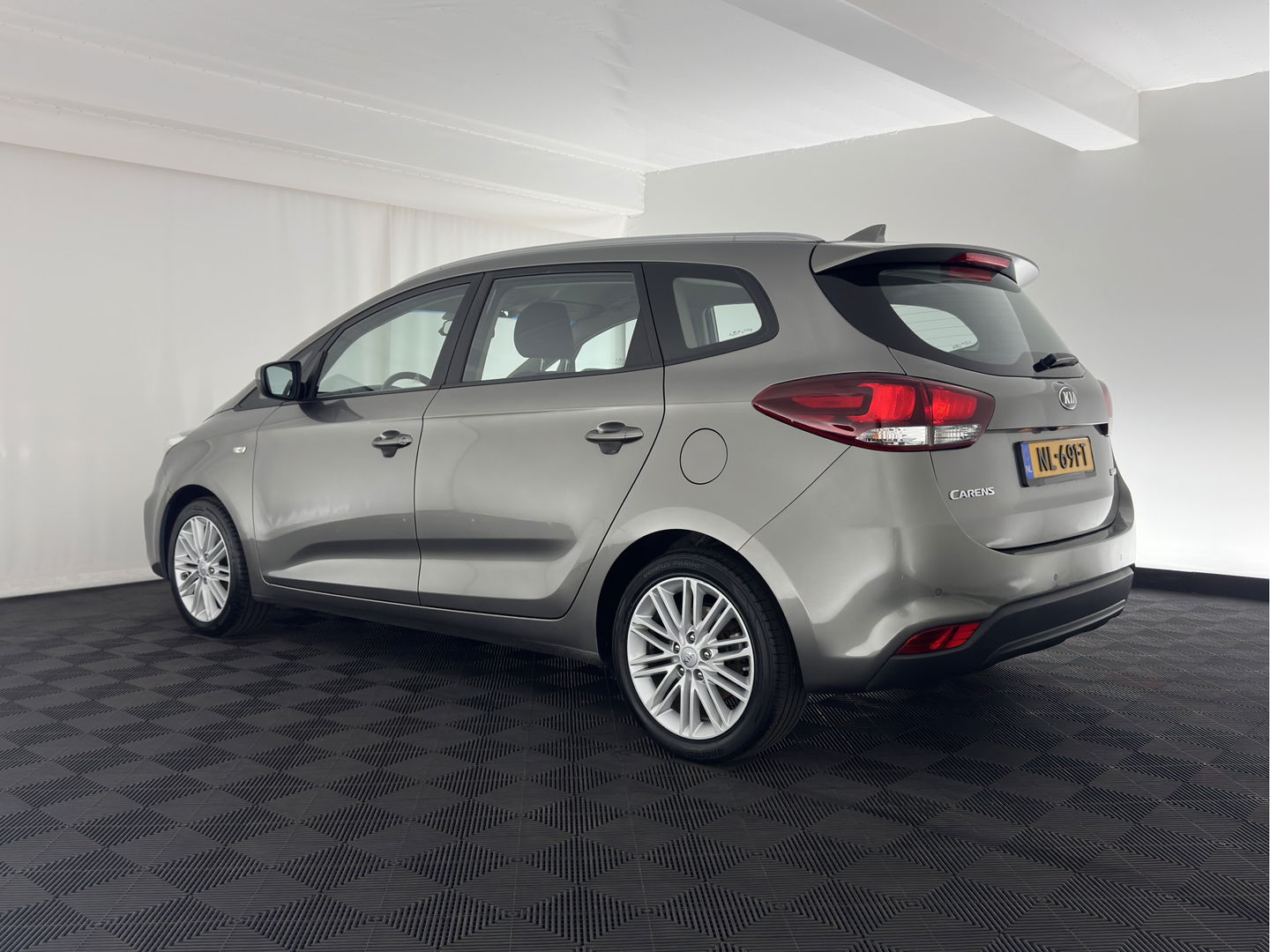Kia Carens 1.6 GDi First Edition [ 7-Pers. ] *NAVI-FULLMAP | COMFORT-SEATS | CAMERA | ECC | PDC | CRUISE | 17''ALU*
