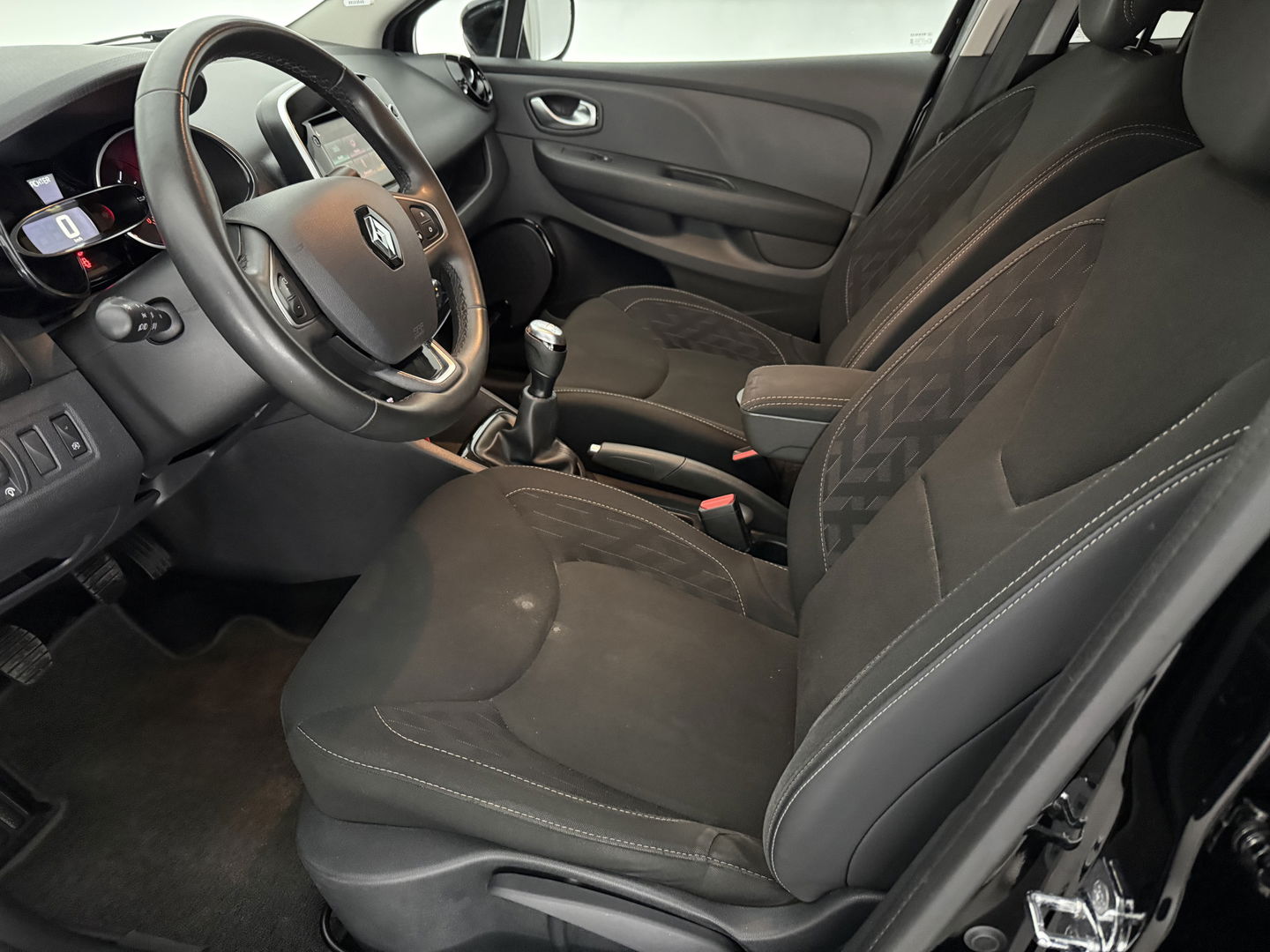 Renault Clio 0.9 TCe Limited | Carplay | Keyless | Cruise | Trekh. | Airco | LED | NAP