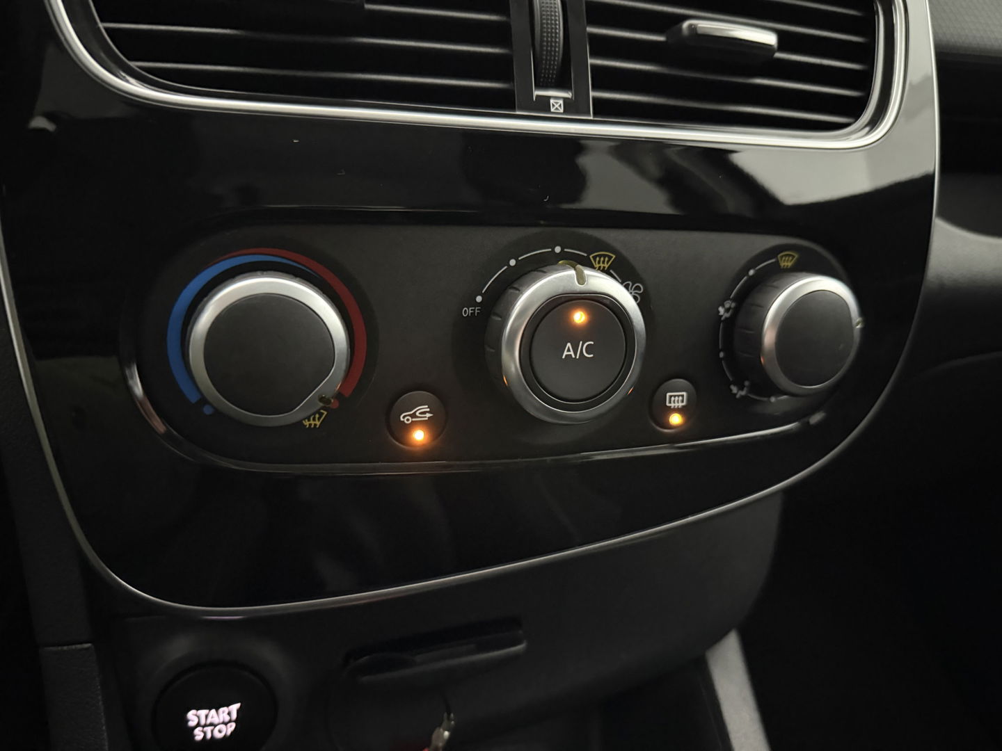 Renault Clio 0.9 TCe Limited | Carplay | Keyless | Cruise | Trekh. | Airco | LED | NAP