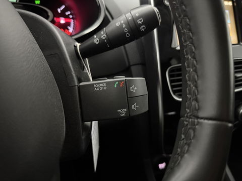 Renault Clio 0.9 TCe Limited | Carplay | Keyless | Cruise | Trekh. | Airco | LED | NAP