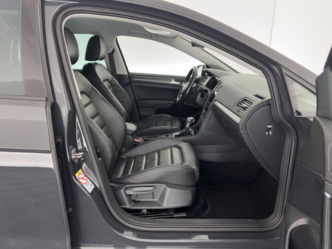 Volkswagen e-Golf {SOH-89%} Aut.*HEAT-PUMP | LUXURY-LEATHER | FULL-LED | DIGI-COCKPIT | NAVI-FULLMAP | HEATED-SPORTSEATS | CAMERA | DAB+ | AMBIENT-LIGHT | PRIVACY-GLASS | CAMERA | KEYLESS | CCS-FASTLOADER | 17''ALU*