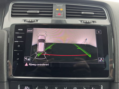 Volkswagen e-Golf {SOH-89%} Aut.*HEAT-PUMP | LUXURY-LEATHER | FULL-LED | DIGI-COCKPIT | NAVI-FULLMAP | HEATED-SPORTSEATS | CAMERA | DAB+ | AMBIENT-LIGHT | PRIVACY-GLASS | CAMERA | KEYLESS | CCS-FASTLOADER | 17''ALU*