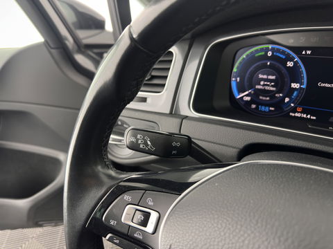 Volkswagen e-Golf {SOH-89%} Aut.*HEAT-PUMP | LUXURY-LEATHER | FULL-LED | DIGI-COCKPIT | NAVI-FULLMAP | HEATED-SPORTSEATS | CAMERA | DAB+ | AMBIENT-LIGHT | PRIVACY-GLASS | CAMERA | KEYLESS | CCS-FASTLOADER | 17''ALU*