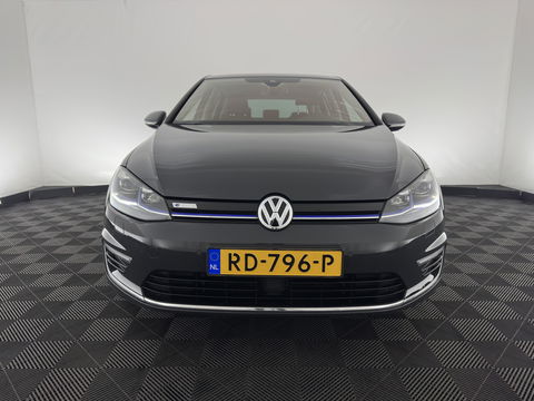 Volkswagen e-Golf {SOH-89%} Aut.*HEAT-PUMP | LUXURY-LEATHER | FULL-LED | DIGI-COCKPIT | NAVI-FULLMAP | HEATED-SPORTSEATS | CAMERA | DAB+ | AMBIENT-LIGHT | PRIVACY-GLASS | CAMERA | KEYLESS | CCS-FASTLOADER | 17''ALU*