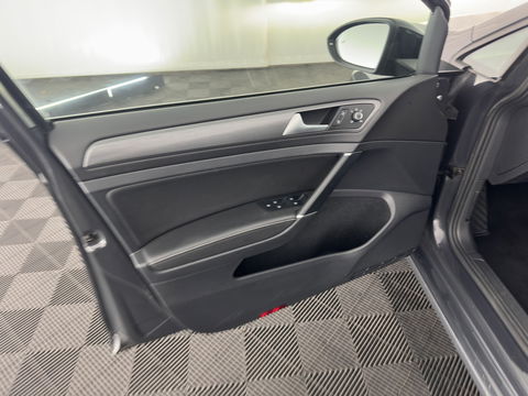 Volkswagen e-Golf {SOH-89%} Aut.*HEAT-PUMP | LUXURY-LEATHER | FULL-LED | DIGI-COCKPIT | NAVI-FULLMAP | HEATED-SPORTSEATS | CAMERA | DAB+ | AMBIENT-LIGHT | PRIVACY-GLASS | CAMERA | KEYLESS | CCS-FASTLOADER | 17''ALU*