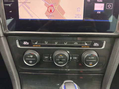 Volkswagen e-Golf {SOH-89%} Aut.*HEAT-PUMP | LUXURY-LEATHER | FULL-LED | DIGI-COCKPIT | NAVI-FULLMAP | HEATED-SPORTSEATS | CAMERA | DAB+ | AMBIENT-LIGHT | PRIVACY-GLASS | CAMERA | KEYLESS | CCS-FASTLOADER | 17''ALU*