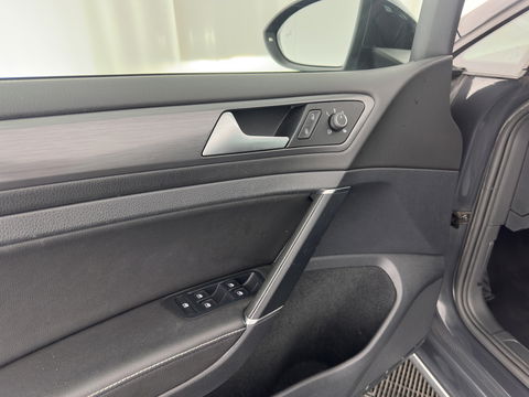 Volkswagen e-Golf {SOH-89%} Aut.*HEAT-PUMP | LUXURY-LEATHER | FULL-LED | DIGI-COCKPIT | NAVI-FULLMAP | HEATED-SPORTSEATS | CAMERA | DAB+ | AMBIENT-LIGHT | PRIVACY-GLASS | CAMERA | KEYLESS | CCS-FASTLOADER | 17''ALU*