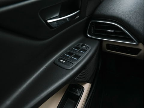 Jaguar XE 2.0 Portfolio *LUXURY-LEATHER | XENON | CAMERA | NAVI-FULLMAP | ECC | PDC | CRUISE | 18''ALU*