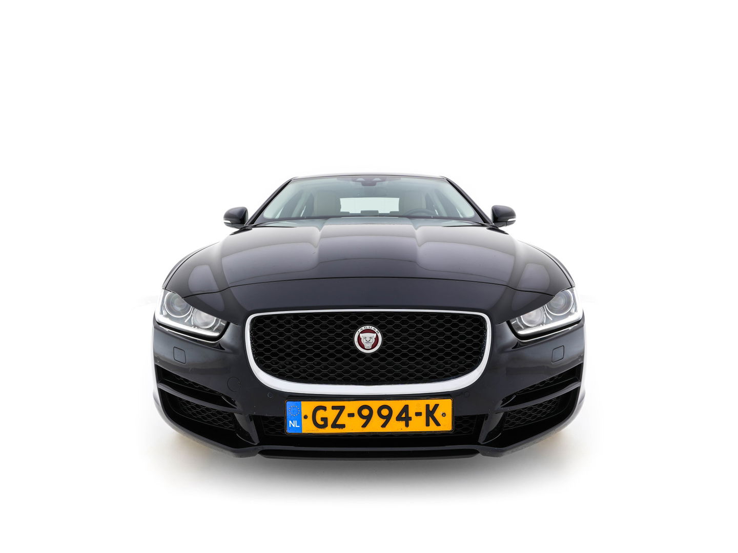 Jaguar XE 2.0 Portfolio *LUXURY-LEATHER | XENON | CAMERA | NAVI-FULLMAP | ECC | PDC | CRUISE | 18''ALU*