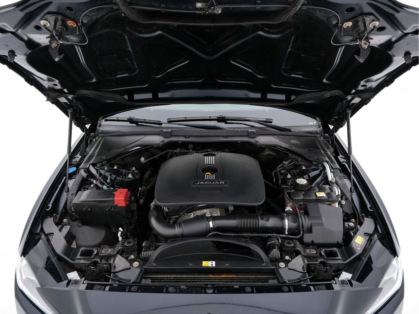 Jaguar XE 2.0 Portfolio *LUXURY-LEATHER | XENON | CAMERA | NAVI-FULLMAP | ECC | PDC | CRUISE | 18''ALU*
