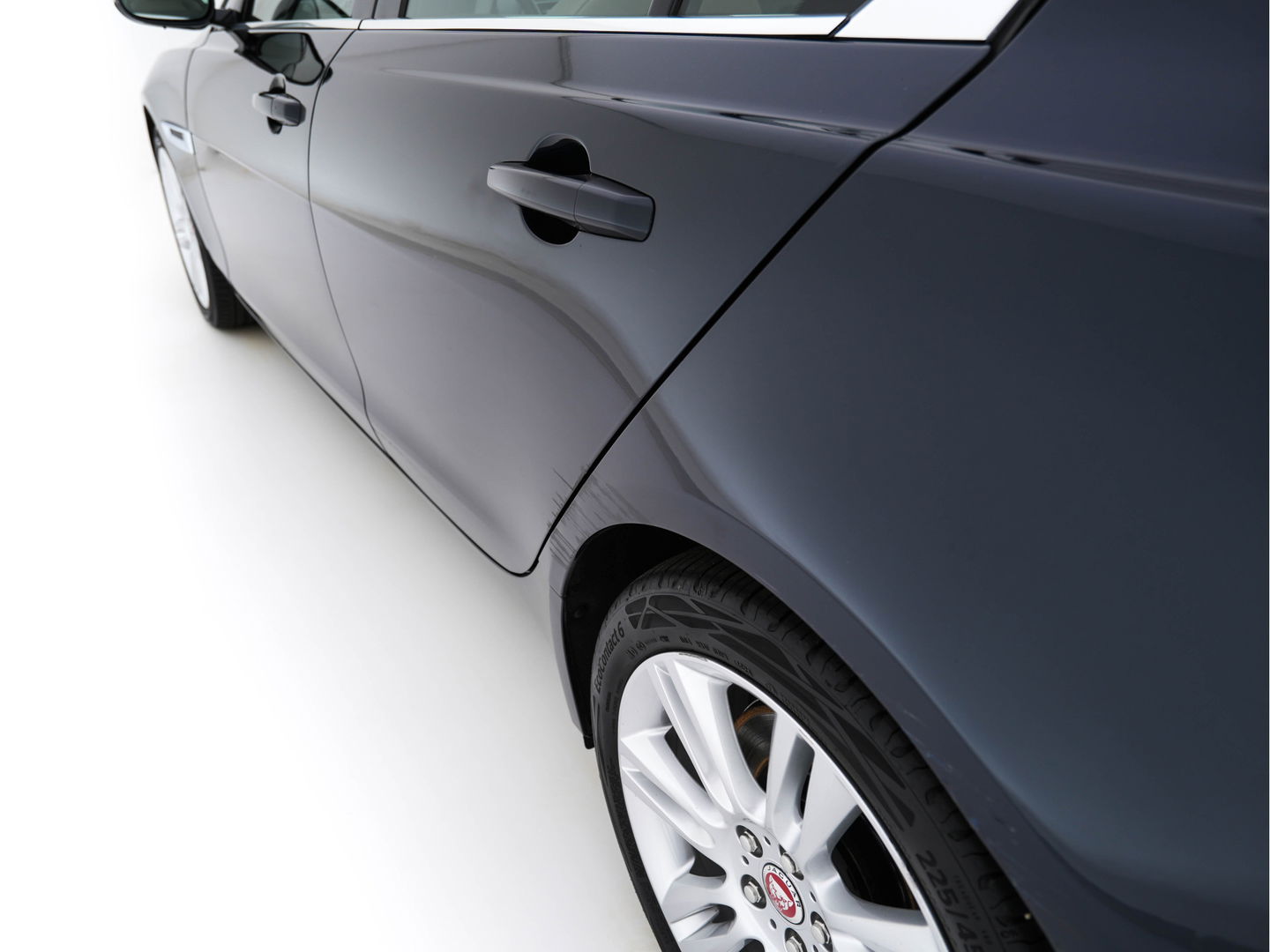 Jaguar XE 2.0 Portfolio *LUXURY-LEATHER | XENON | CAMERA | NAVI-FULLMAP | ECC | PDC | CRUISE | 18''ALU*