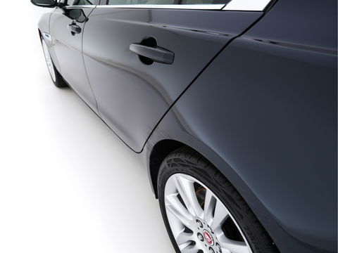 Jaguar XE 2.0 Portfolio *LUXURY-LEATHER | XENON | CAMERA | NAVI-FULLMAP | ECC | PDC | CRUISE | 18''ALU*