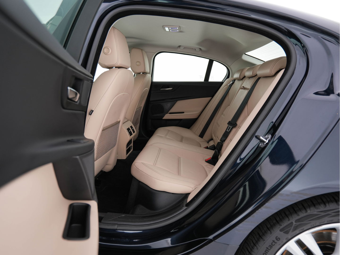 Jaguar XE 2.0 Portfolio *LUXURY-LEATHER | XENON | CAMERA | NAVI-FULLMAP | ECC | PDC | CRUISE | 18''ALU*