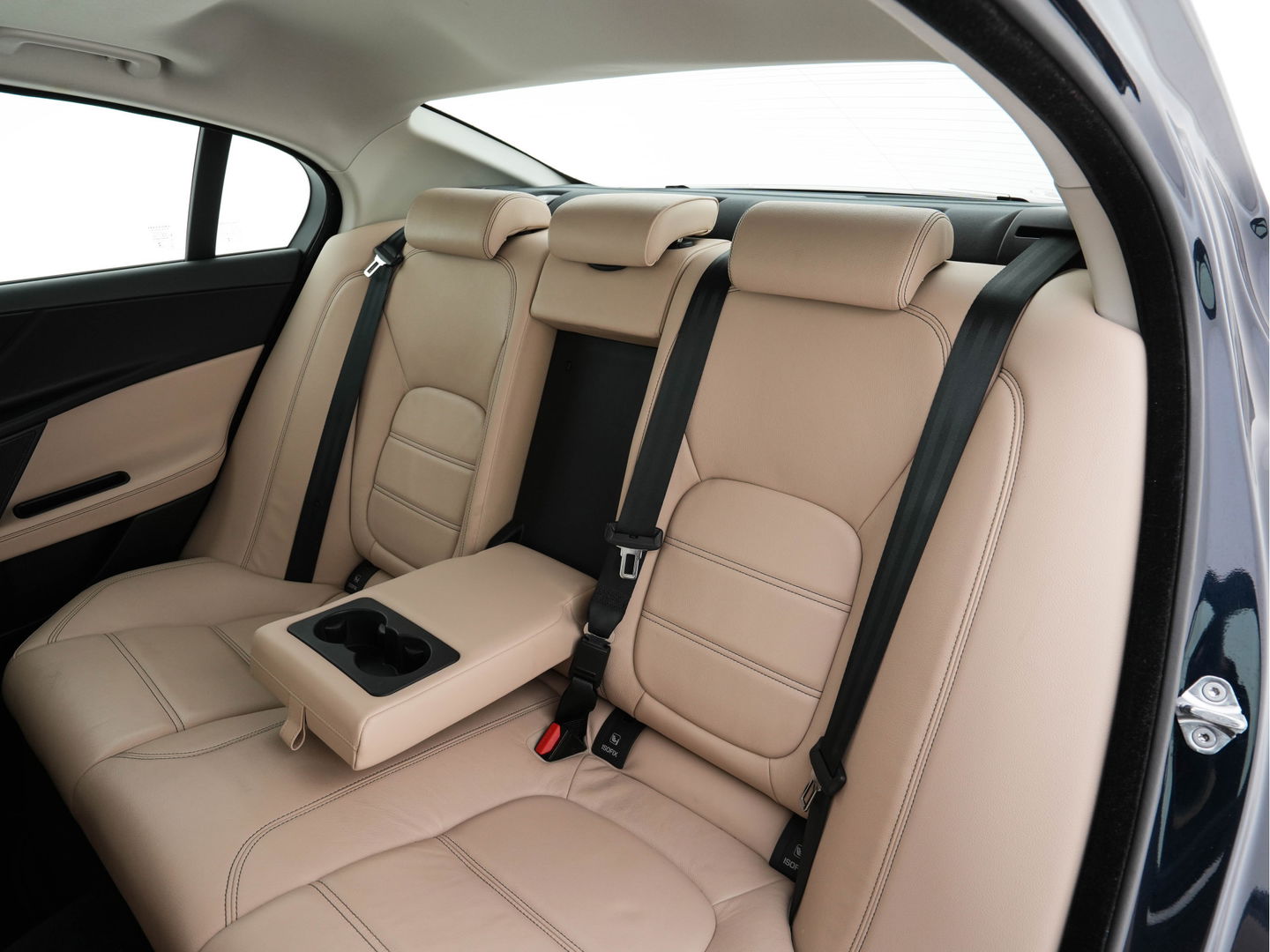 Jaguar XE 2.0 Portfolio *LUXURY-LEATHER | XENON | CAMERA | NAVI-FULLMAP | ECC | PDC | CRUISE | 18''ALU*