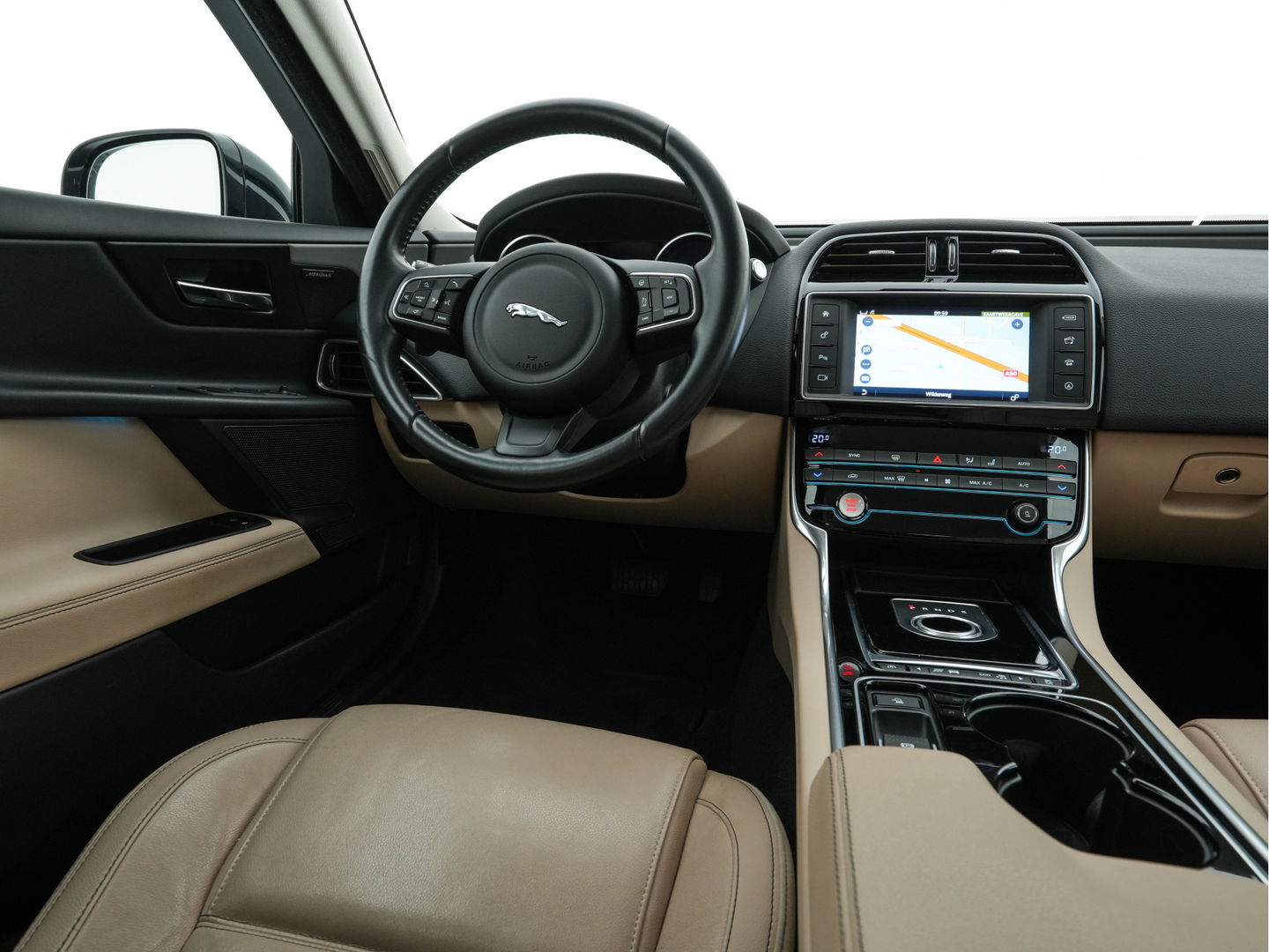 Jaguar XE 2.0 Portfolio *LUXURY-LEATHER | XENON | CAMERA | NAVI-FULLMAP | ECC | PDC | CRUISE | 18''ALU*
