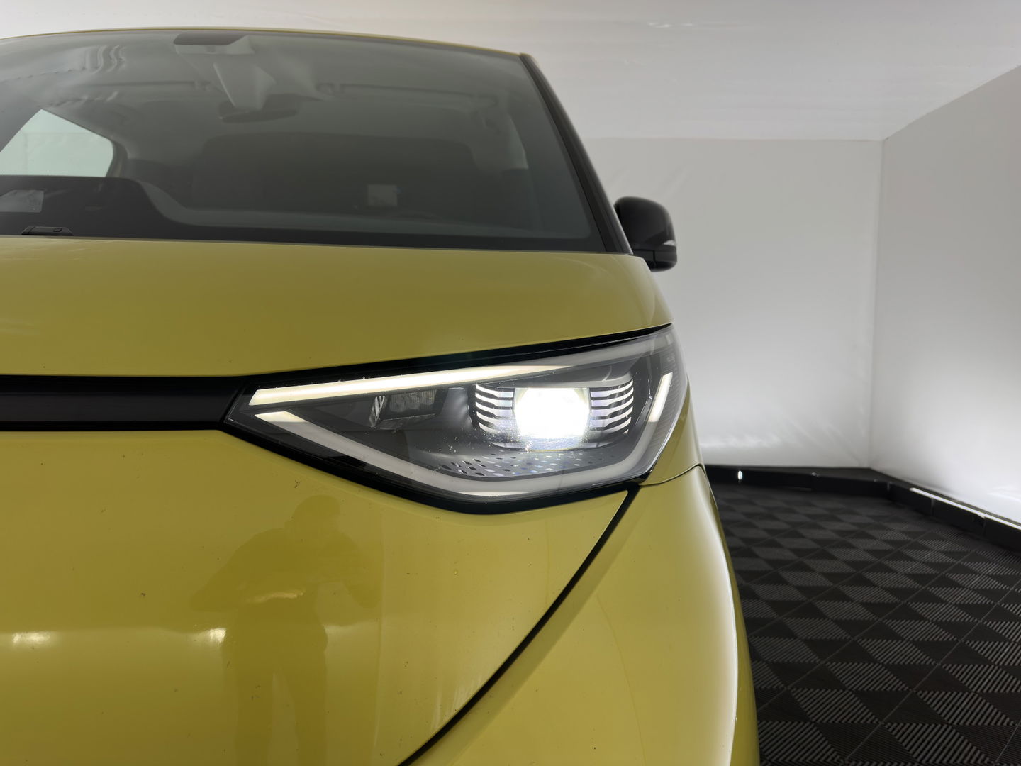 Volkswagen ID. Buzz Cargo 77 kWh [ 3-Fase ] *FULL-LED | ADAPTIVE-CRUISE | LANE-ASSIST | KEYLESS | DAB+ | CAMERA | DIGI-COCKPIT | NAVI-FULLMAP | COMFORT-SEATS | 20''ALU | TOWBAR*