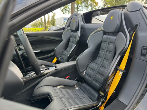 Ferrari 296 GTS 3.0 V6 830PK|NL-Auto|Carbon|Lift|Passenger Display|JBL|Head-Up|Carplay|Leder