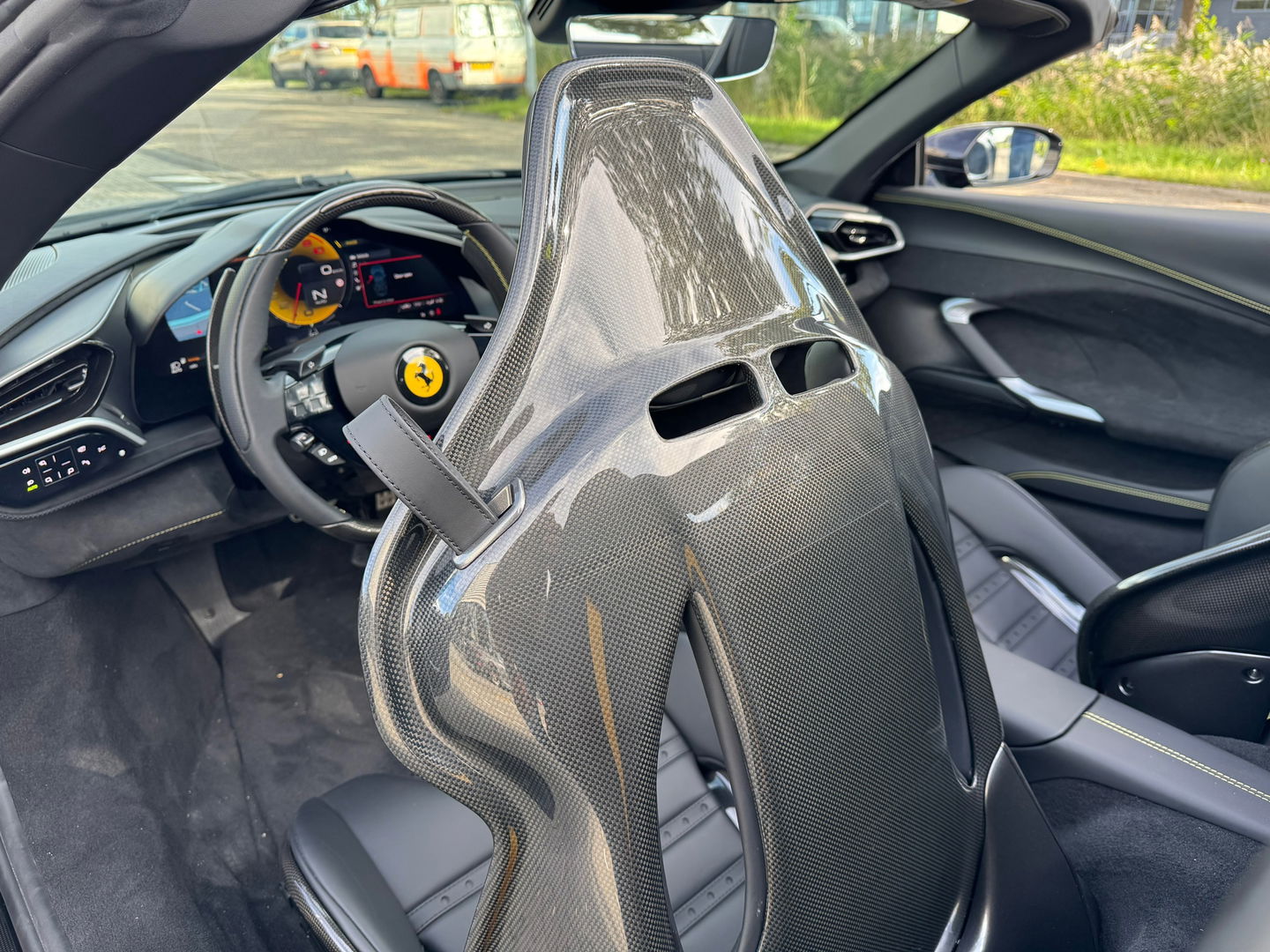 Ferrari 296 GTS 3.0 V6 830PK|NL-Auto|Carbon|Lift|Passenger Display|JBL|Head-Up|Carplay|Leder