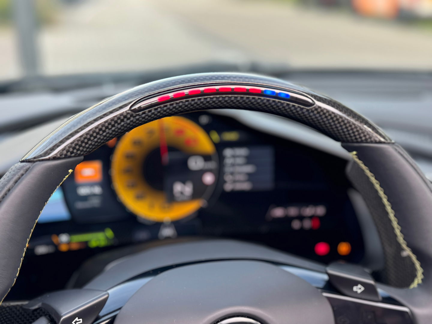 Ferrari 296 GTS 3.0 V6 830PK|NL-Auto|Carbon|Lift|Passenger Display|JBL|Head-Up|Carplay|Leder