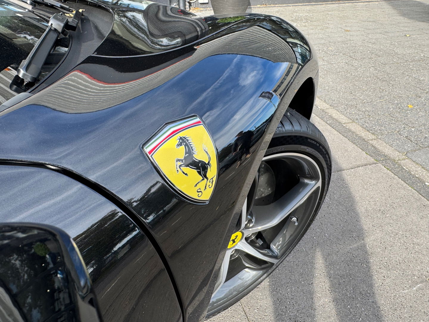 Ferrari 296 GTS 3.0 V6 830PK|NL-Auto|Carbon|Lift|Passenger Display|JBL|Head-Up|Carplay|Leder