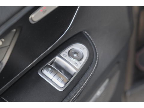 Mercedes-Benz V-Klasse V300d AMG 240pk Extra Lang XL Burmester Elektrische schuifdeuren Trekhaak Night pakket Black Edition