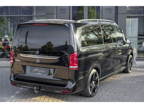 Mercedes-Benz V-Klasse V300d AMG 240pk Extra Lang XL Burmester Elektrische schuifdeuren Trekhaak Night pakket Black Edition