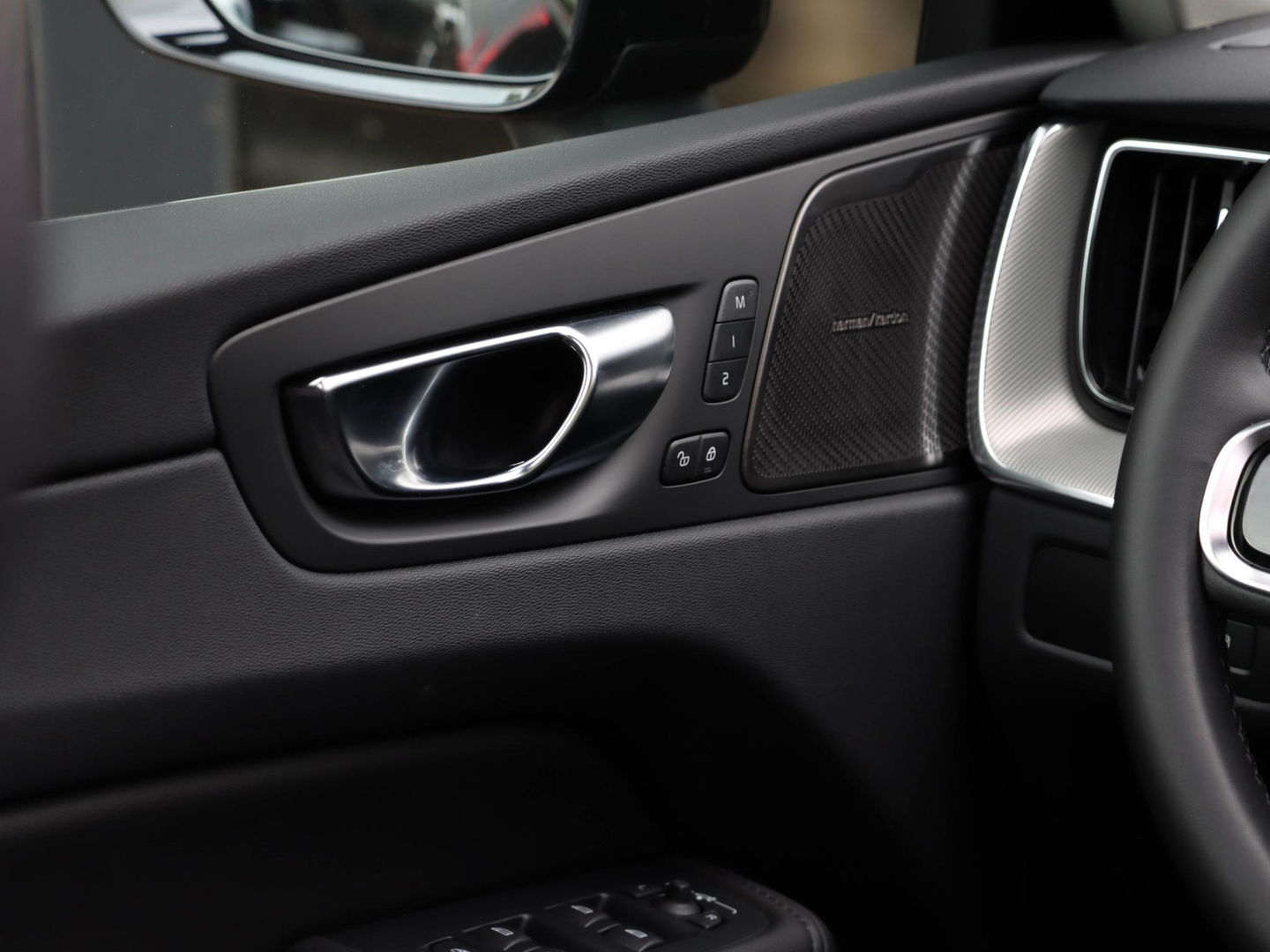 Volvo XC60 T8 AWD Plus Dark 455PK | Harman Kardon | 22'' | 360 Cam | Winterpakket