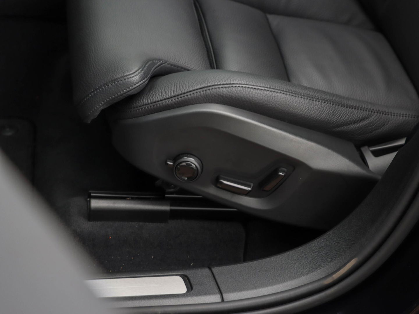 Volvo XC60 T8 AWD Plus Dark 455PK | Harman Kardon | 22'' | 360 Cam | Winterpakket