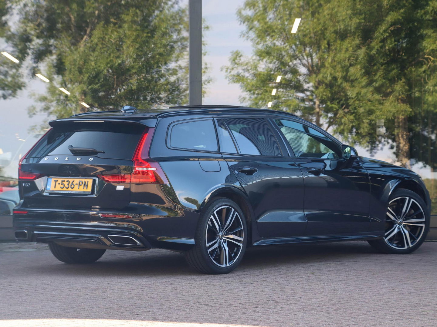 Volvo V60 2.0 T8 Recharge AWD R-Design Trekhaak HUD Harman Kardon Panodak