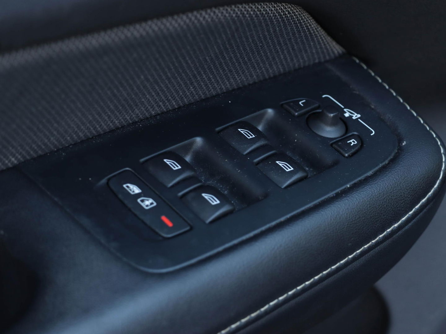 Volvo V60 2.0 T8 Recharge AWD R-Design Trekhaak HUD Harman Kardon Panodak