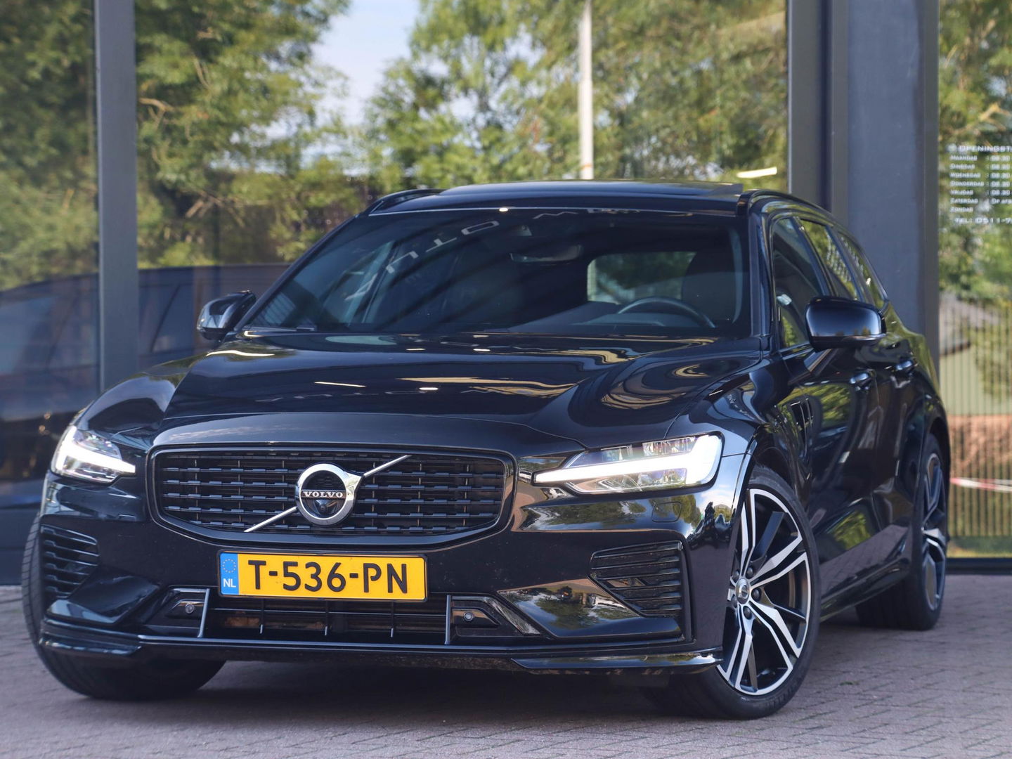 Volvo V60 2.0 T8 Recharge AWD R-Design Trekhaak HUD Harman Kardon Panodak