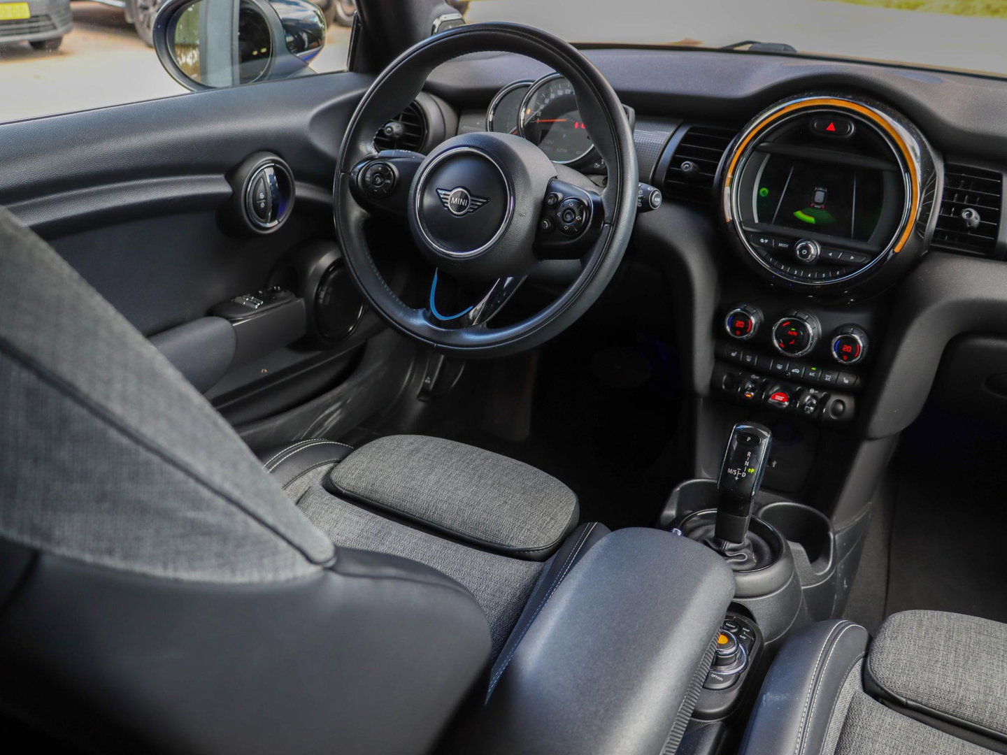 MINI 3-deurs 1.5 Cooper Automaat 136pk Harman Kardon Navigatie LED Dealeronderhouden