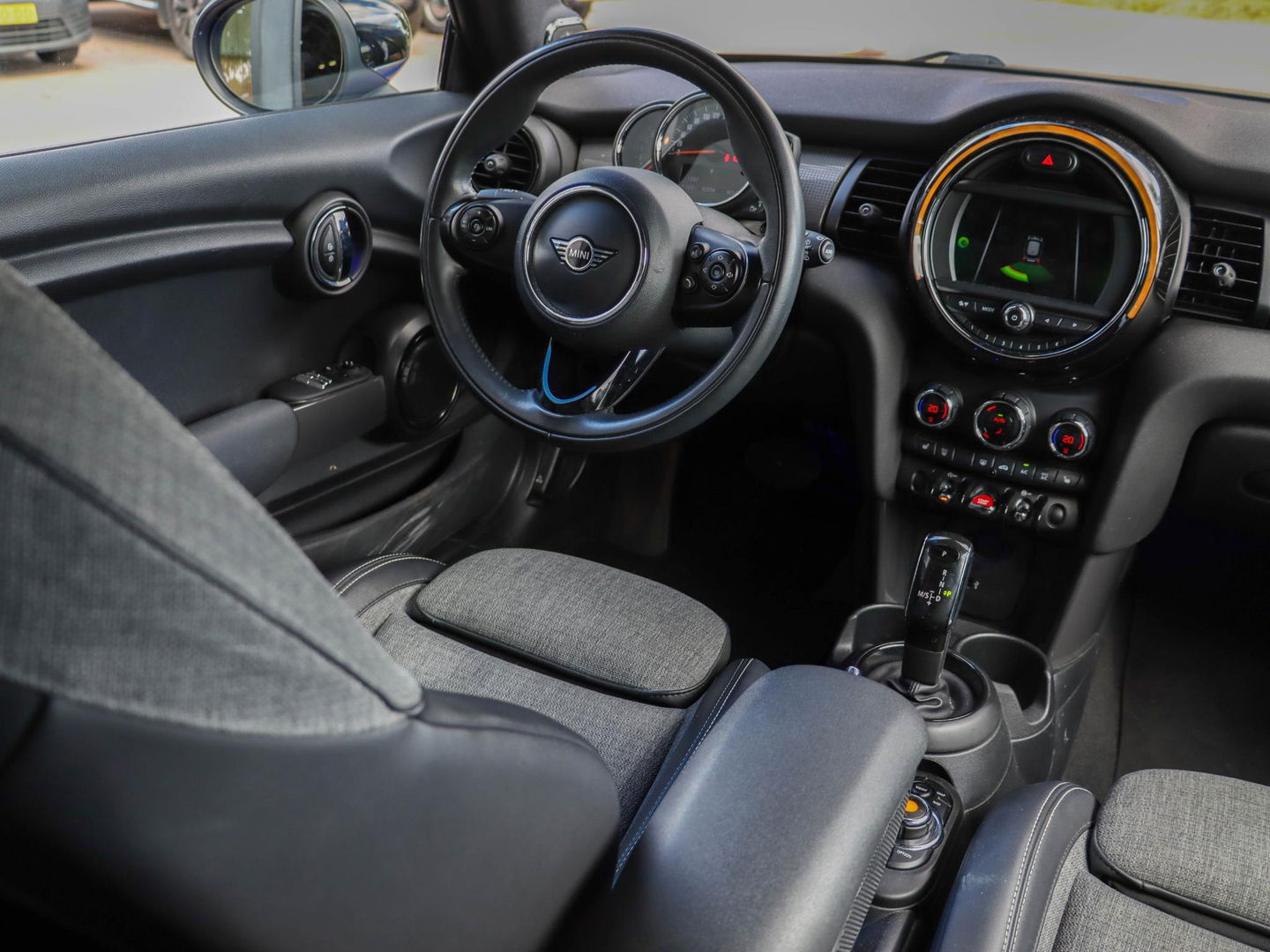MINI Mini 1.5 Cooper Automaat Harman Kardon Navigatie LED Dealeronderhouden