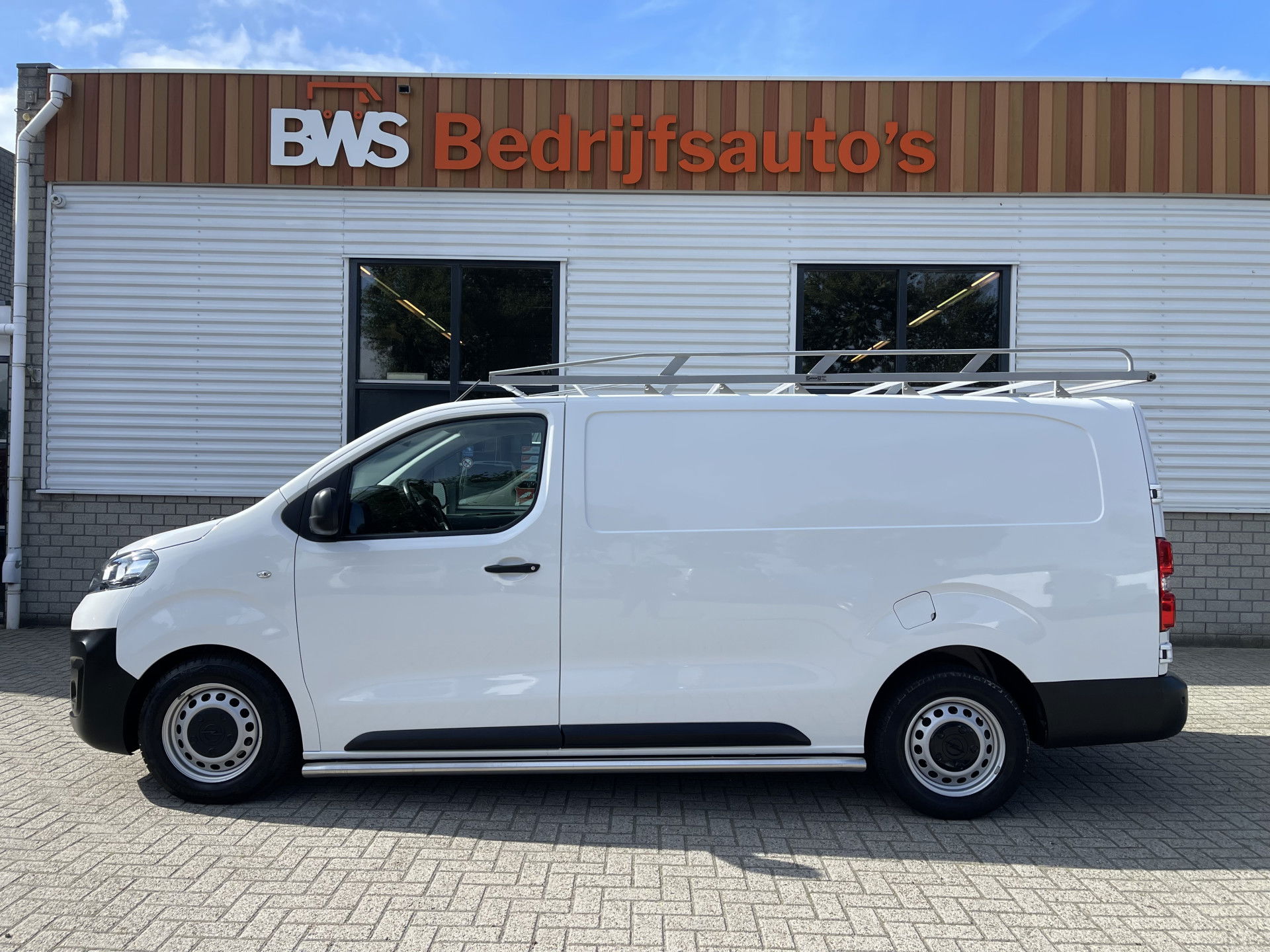 Opel Vivaro 2.0 CDTI 144pk L3H1 Edition / vaste prijs rijklaar € 17.950 ex btw / lease vanaf € 302 / airco / cruise / half leer / navigatie / achteruit rijcamera / euro 6 ! / imperial