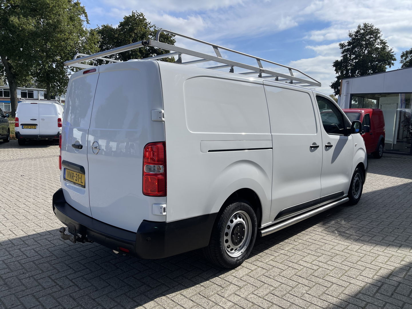 Opel Vivaro 2.0 CDTI 144pk L3H1 Edition / vaste prijs rijklaar € 17.950 ex btw / lease vanaf € 302 / airco / cruise / half leer / navigatie / achteruit rijcamera / euro 6 ! / imperial