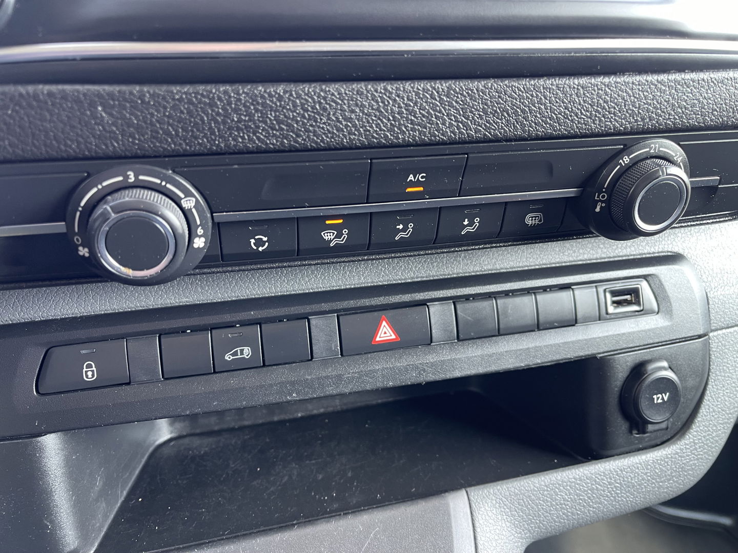 Opel Vivaro 2.0 CDTI 144pk L3H1 Edition / vaste prijs rijklaar € 17.950 ex btw / lease vanaf € 302 / airco / cruise / half leer / navigatie / achteruit rijcamera / euro 6 ! / imperial