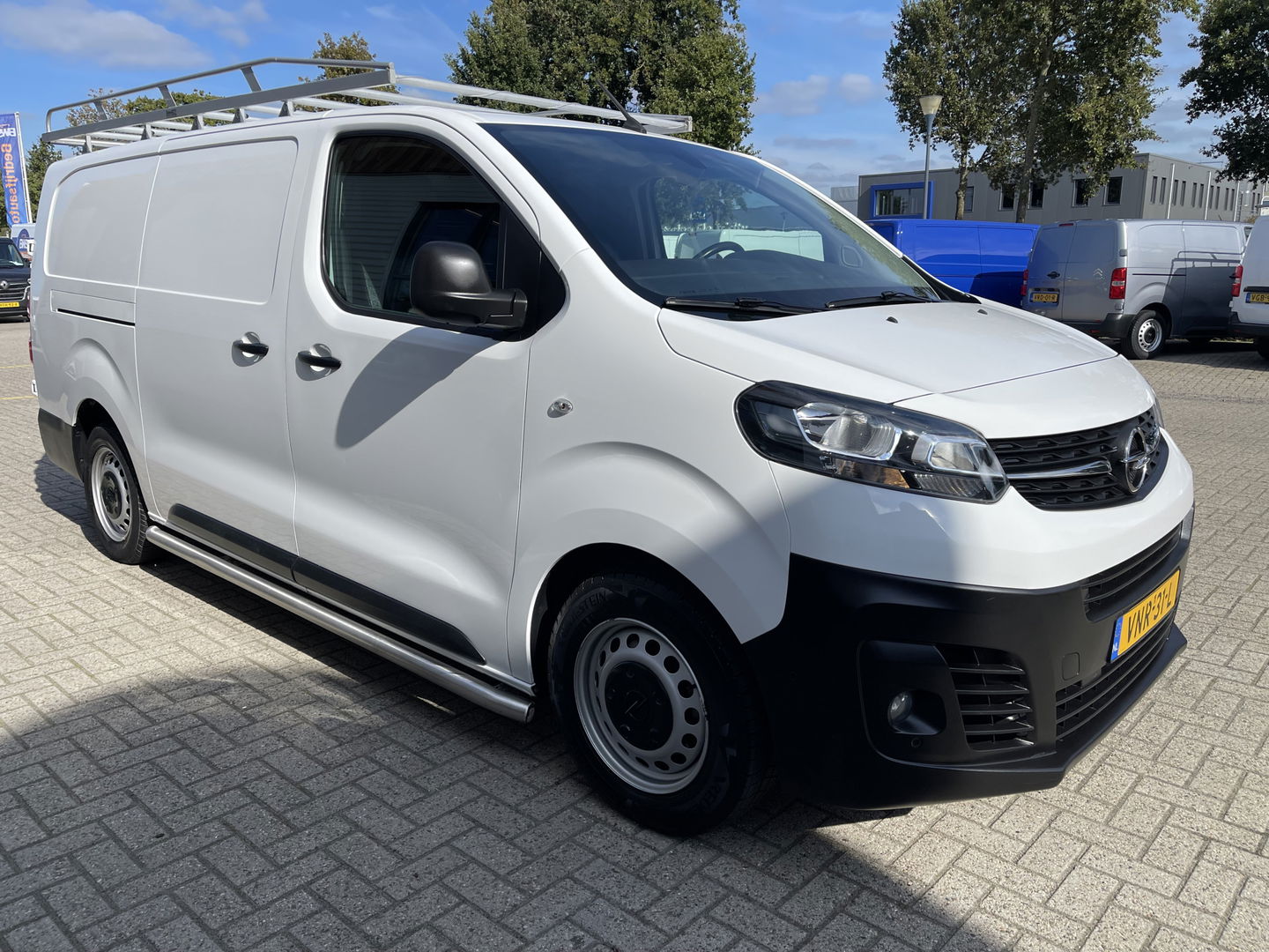 Opel Vivaro 2.0 CDTI 144pk L3H1 Edition / vaste prijs rijklaar € 17.950 ex btw / lease vanaf € 302 / airco / cruise / half leer / navigatie / achteruit rijcamera / euro 6 ! / imperial