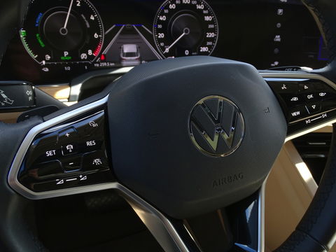 Volkswagen Touareg 3.0 V6 TSI 381PK eHybrid / panoramadak / 360° / IQ
