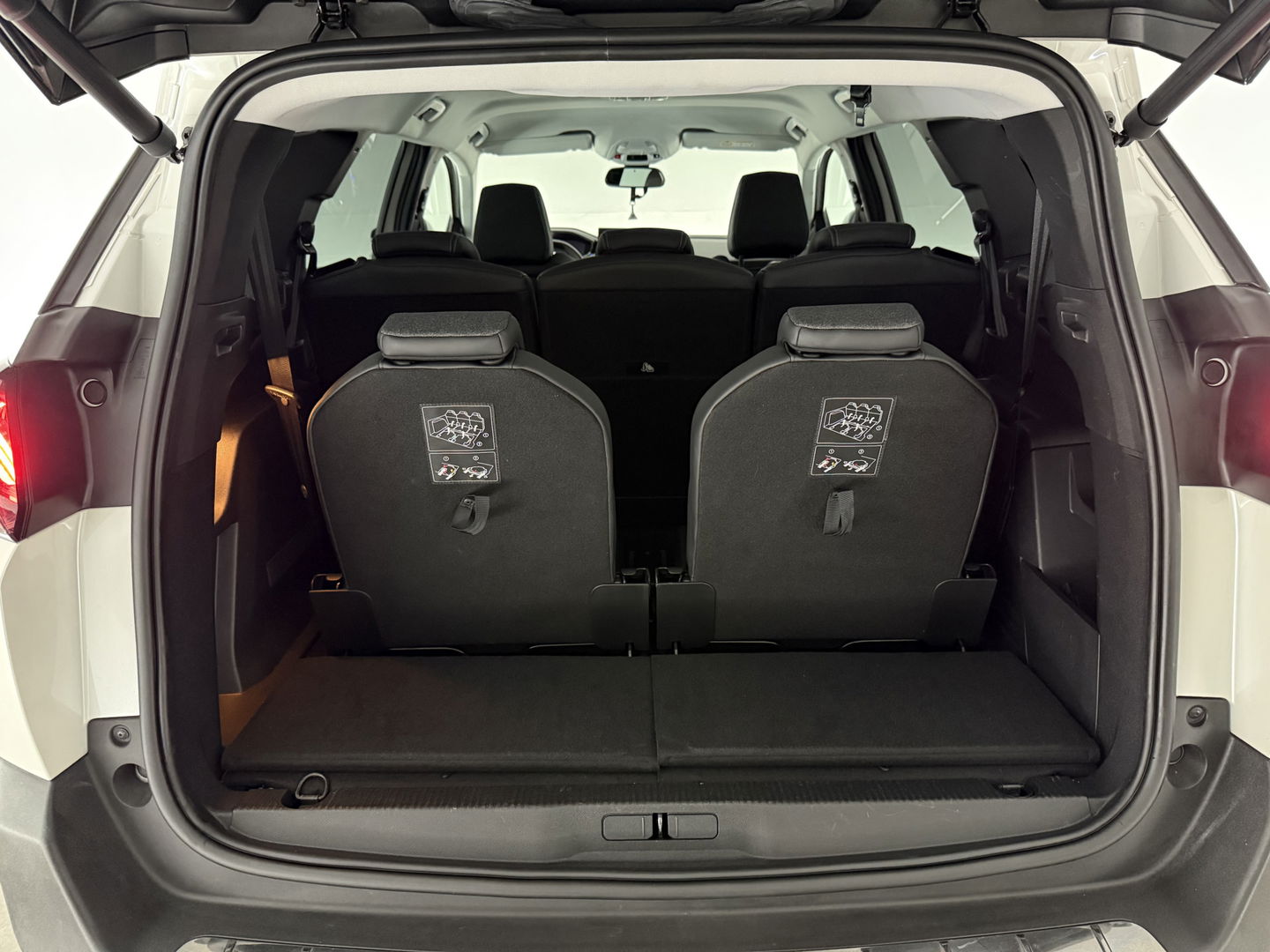 Peugeot 5008 1.2 PureTech 7p | 360° | Sfeerverl. | Virtual | Carplay | Cruise | LED | NAP