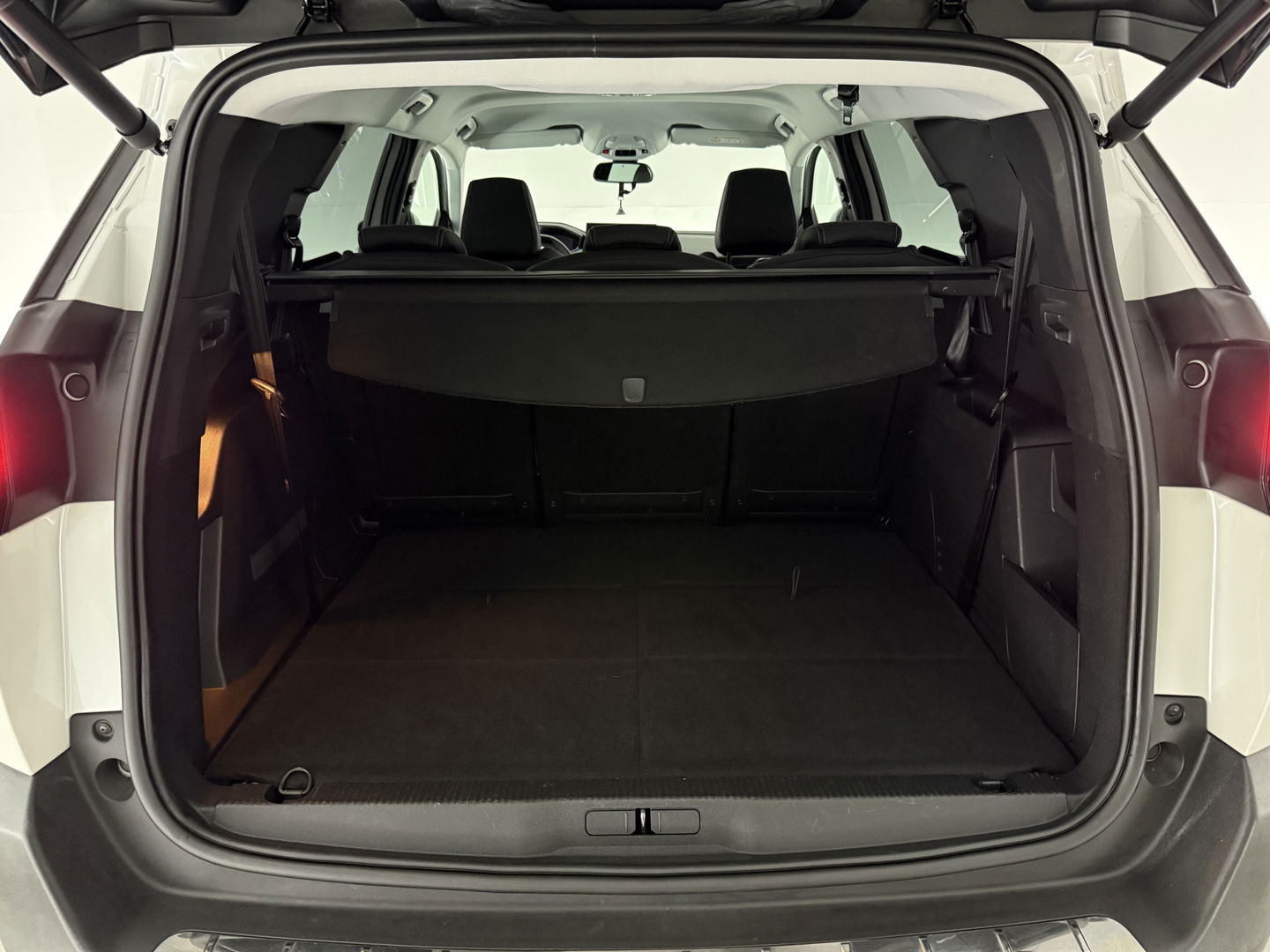 Peugeot 5008 1.2 PureTech 7p | 360° | Sfeerverl. | Virtual | Carplay | Cruise | LED | NAP