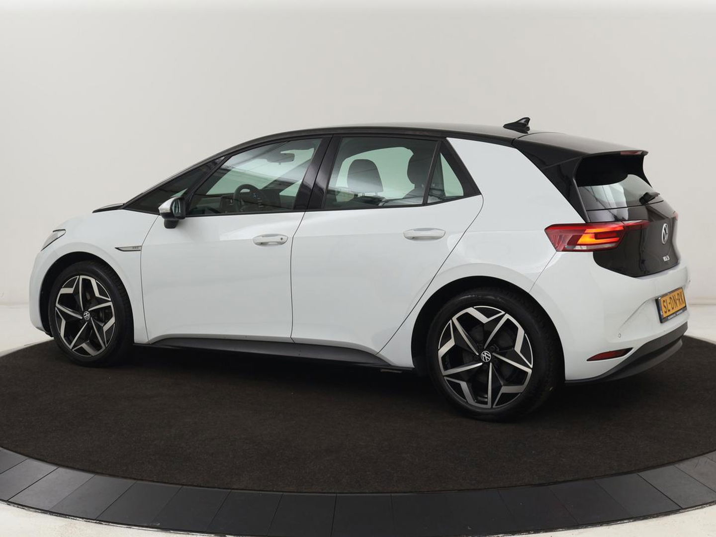 Volkswagen ID.3 Pro 58 kWh | Carplay | Navigatie | Sfeerverlichting | DAB | Full LED | Parkeerhulp | Climate control | Bluetooth
